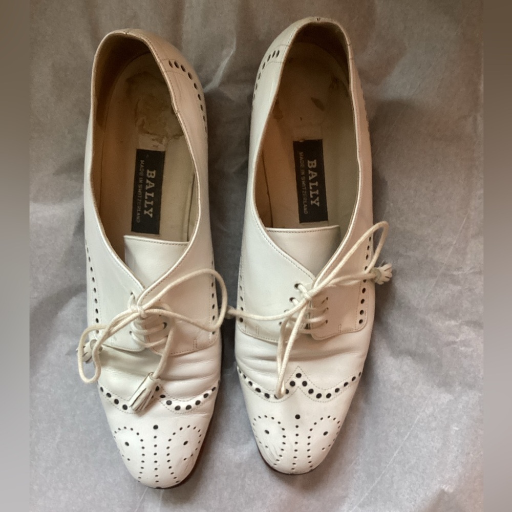 Women’s Vintage White Lace-Up Flats w/Broguing Details - Size 4C(Swiss) 7.5(US)